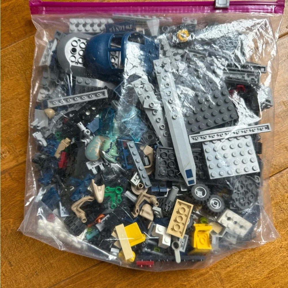 LEGO Jurassic World Blue’s Pursuit Set - RETIRED - Picture 3 of 3